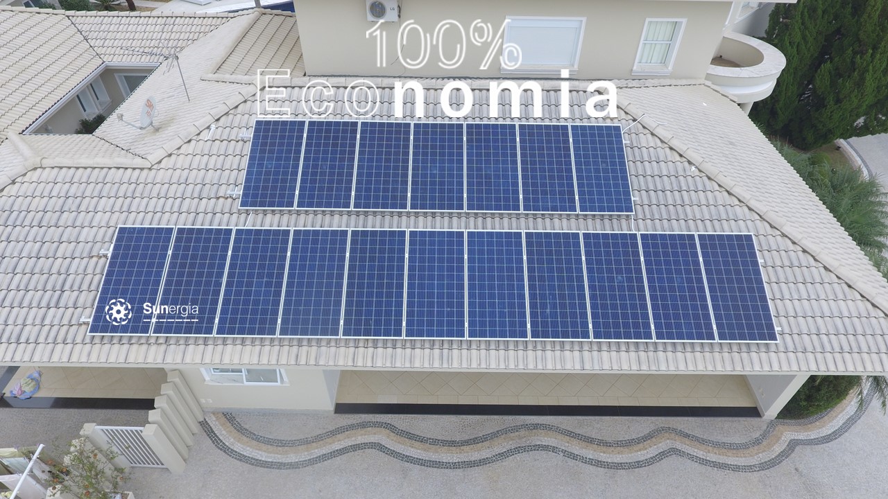 Quando a geração solar fotovoltaica é inferior à demanda, ou no período noturno, a diferença de energia é suprida automaticamente pela energia elétrica da distribuidora.