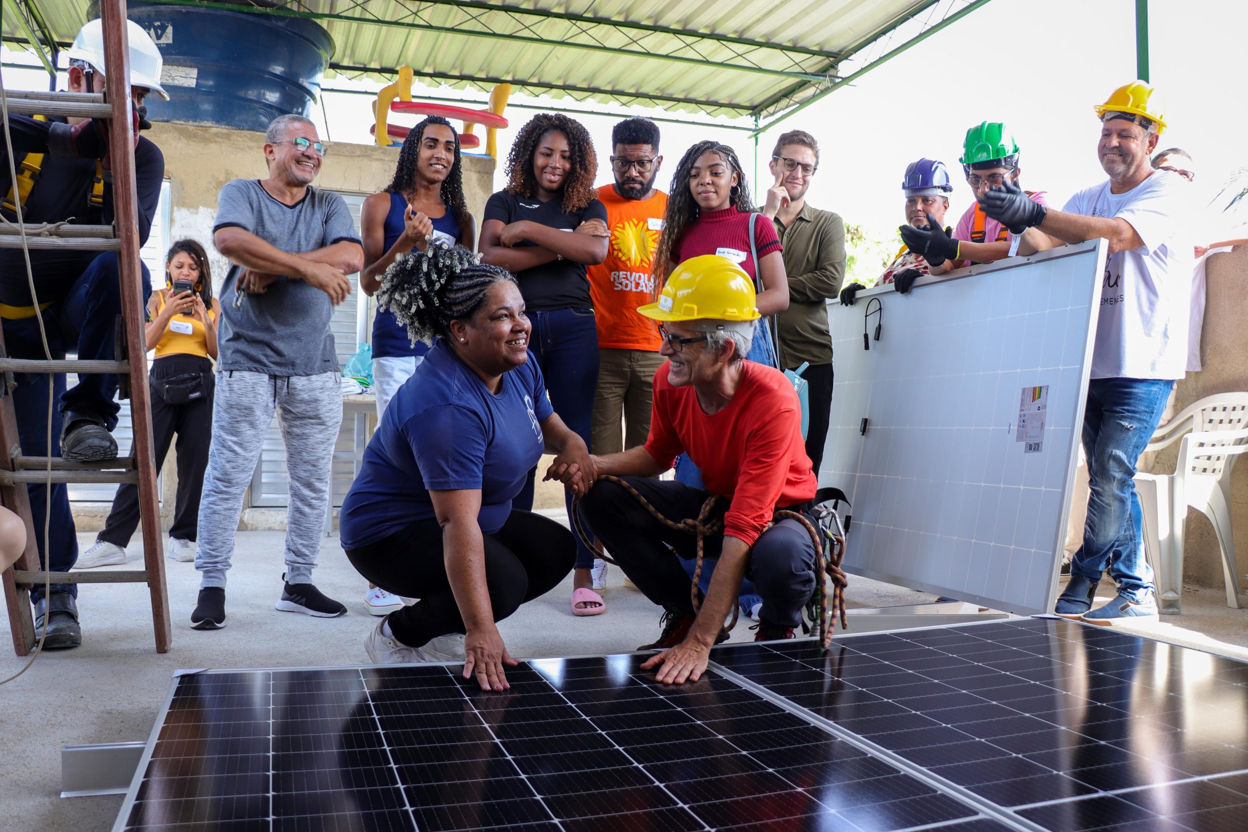 AESOLAR apoia instalação de sistema fotovoltaico em comunidade no Rio de Janeiro